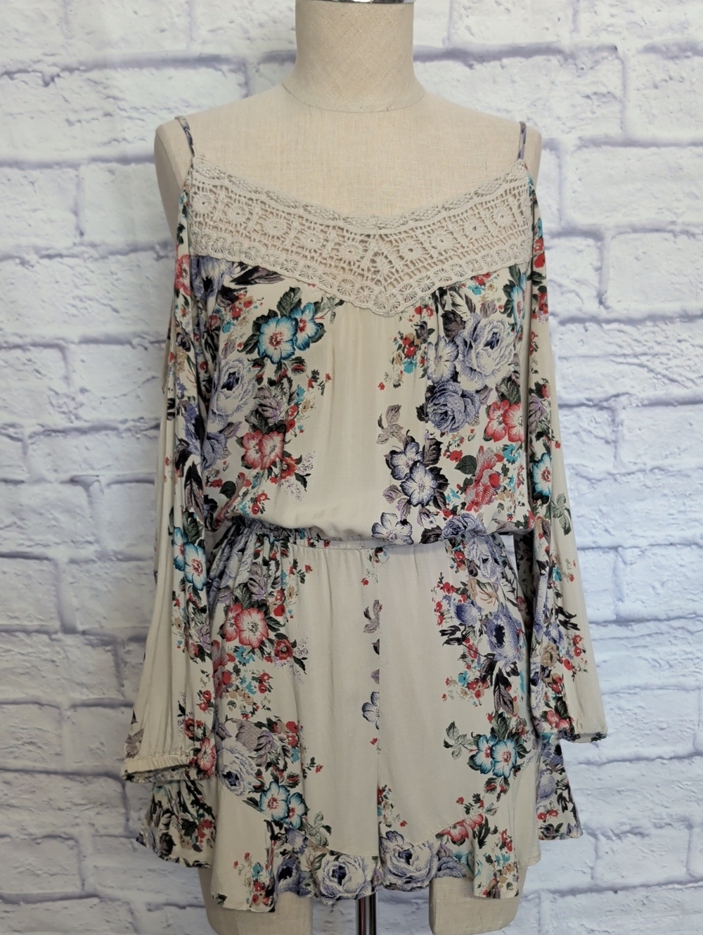 Sans Souci Floral Crochet-Trim Cold Shoulder Romper - Size Small